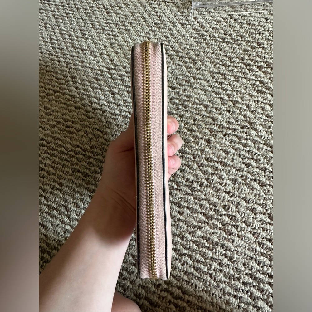 Gucci Women's Zip-Around Leather Wallet in Light Pink - Picture 6 of 11